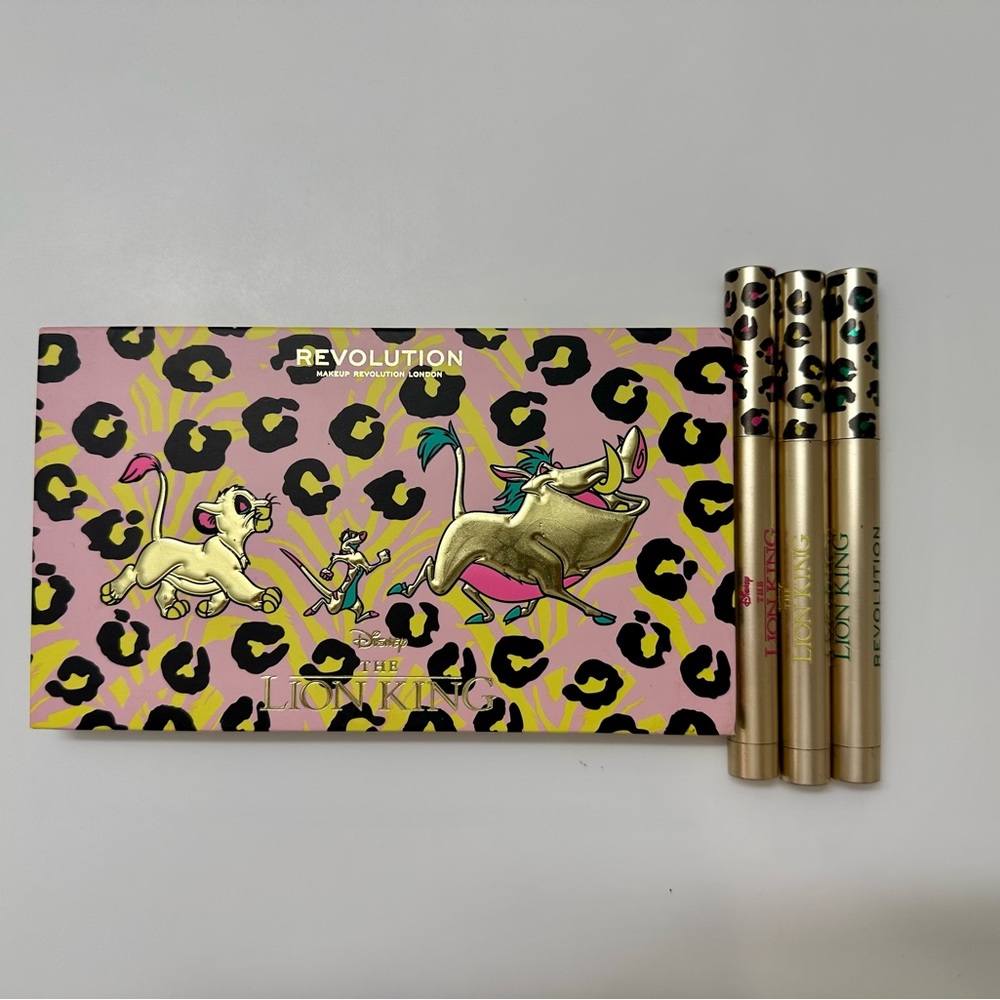 NEW REVOLUTION THE LION KING EYE SHADOW AND EYELINER SET